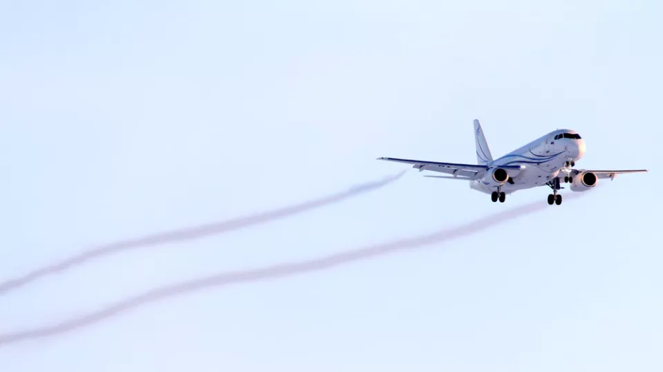 airplane_emissions_image.jpg