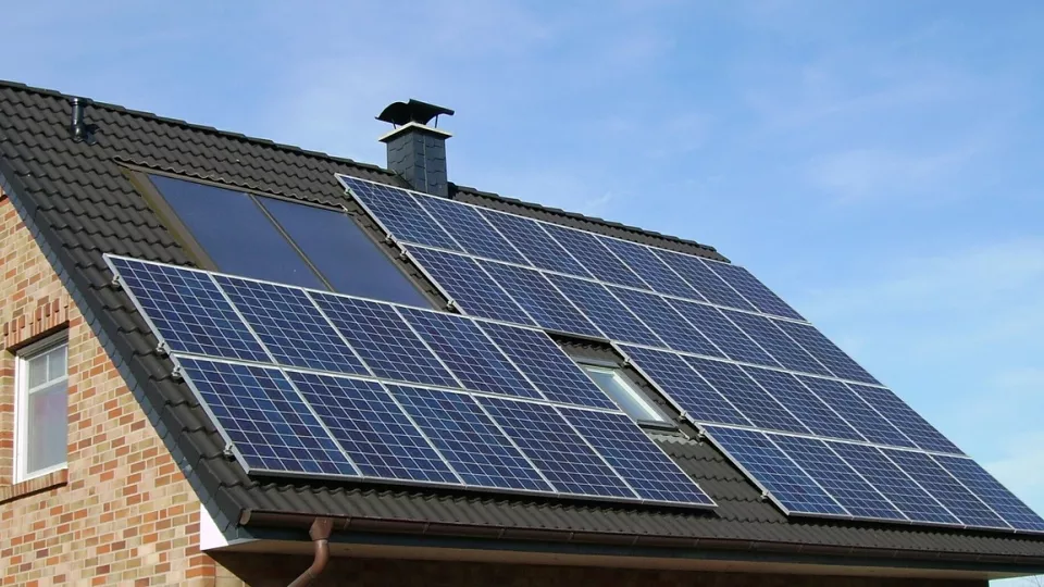 solar-panel-array-hustak.jpg