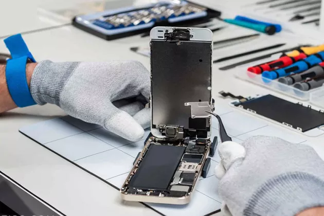 free-cell-phone-repair-2-990x500.jpg